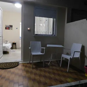 κάντε κράτηση εδώ
