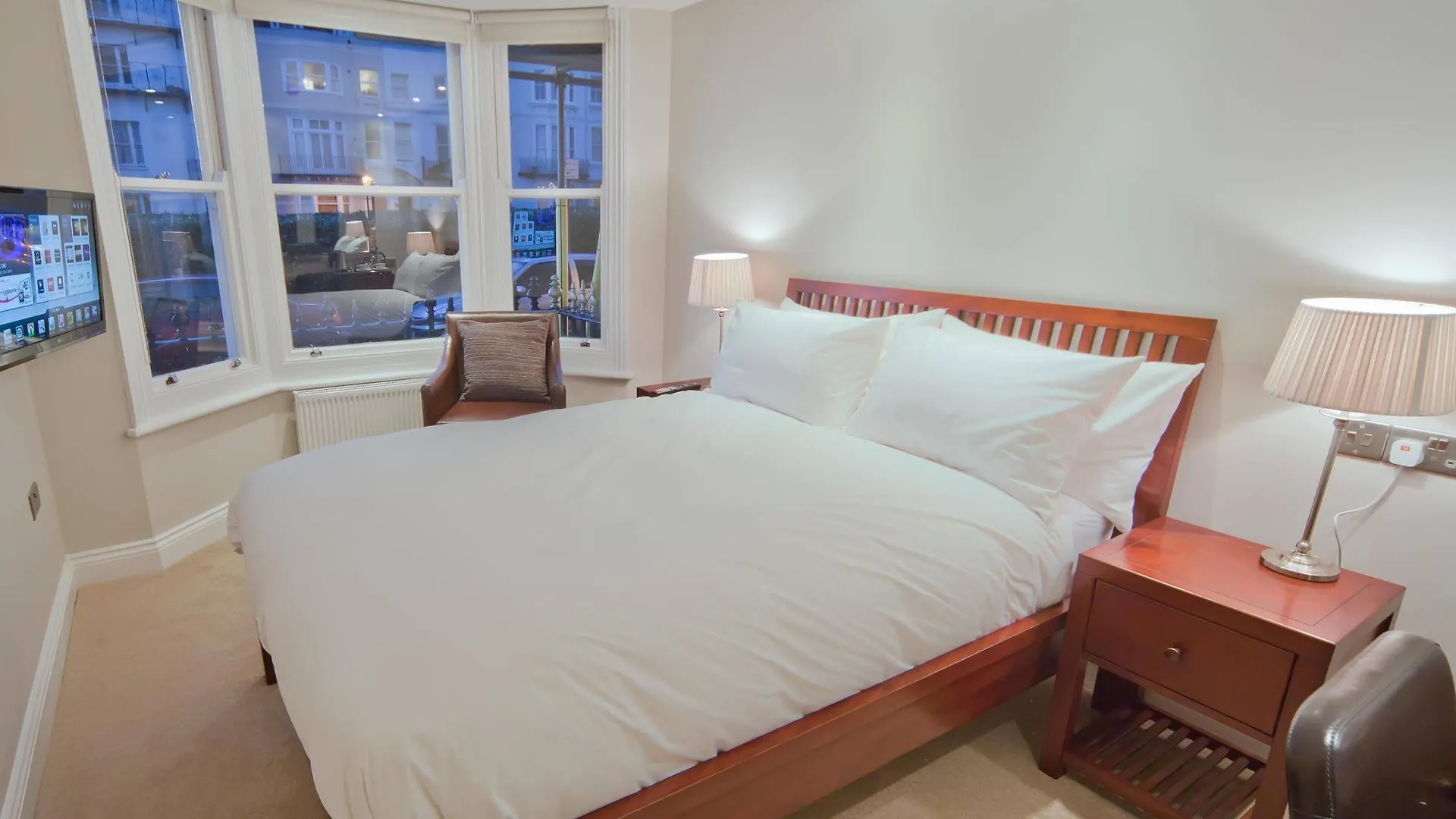 ברייטון A Room With A View 5*,